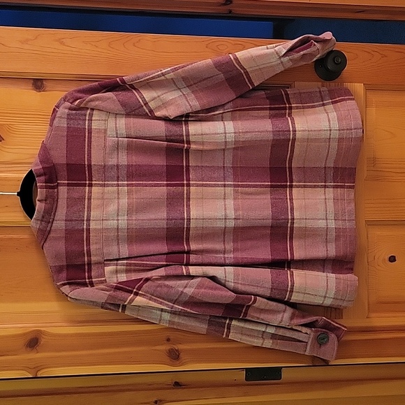 Stylish plaid wool shacket - Picture 2 of 6